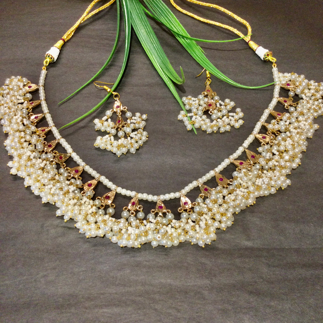 SG4217 LEGACY JADAU NECKLACE SET IN WHITE SMALL PEARLS AND RED ACCENTS