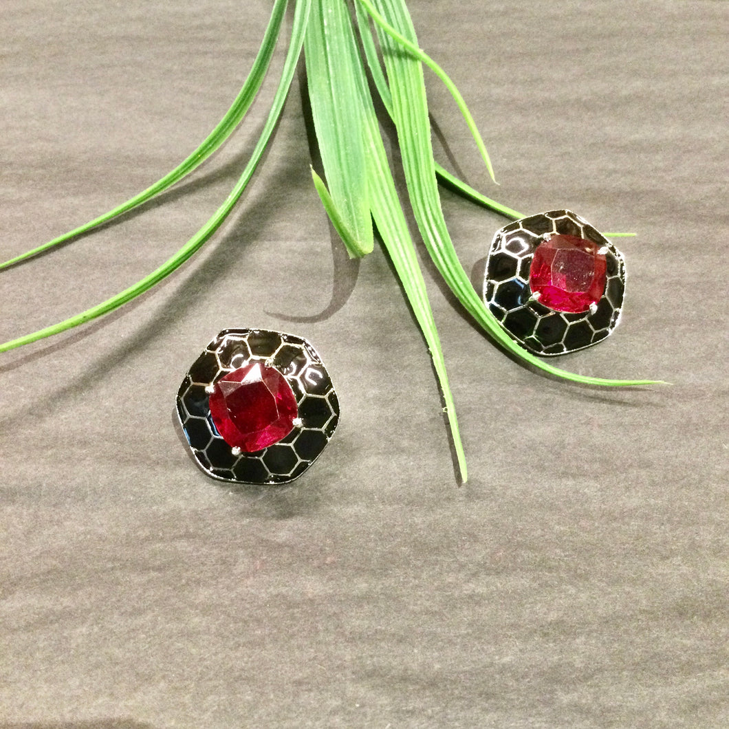 PP6445E EARRING BIG STUDS RED CENTER STONE
