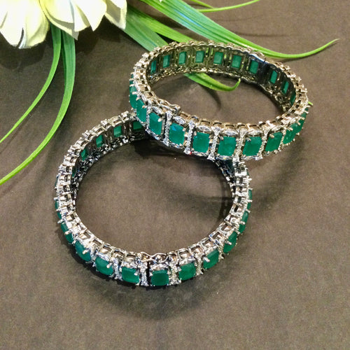 SG4008 BRACELET PAIR AD OXIDISED WITH GREEN STONES SIZE 2.2