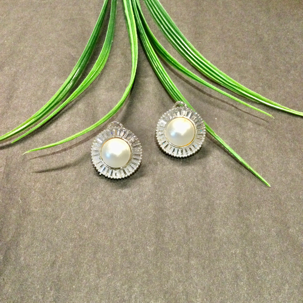 GA928 EARRING PEARL BAGUETTE STUDS