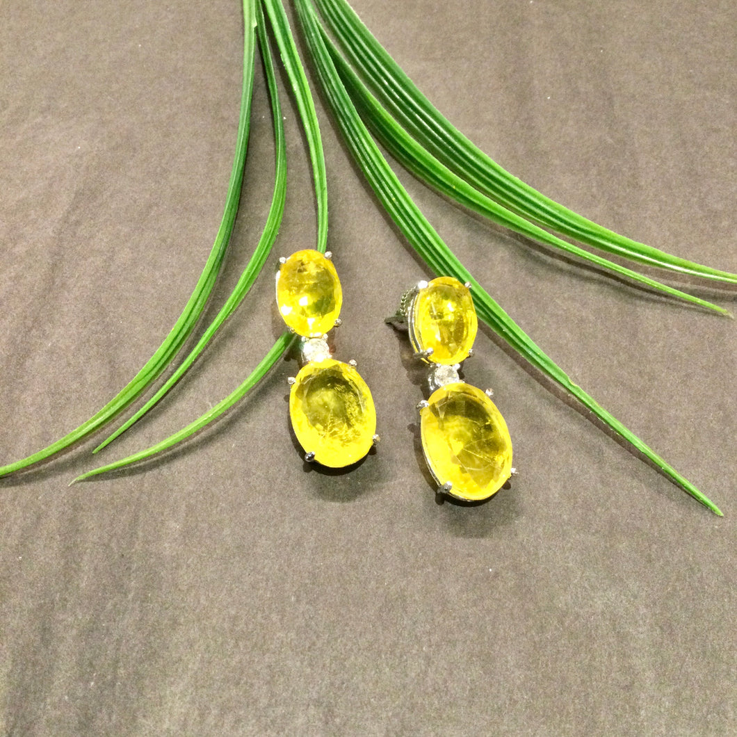 GA920 EARRING SMALL DOUBLE YELLOW STONE