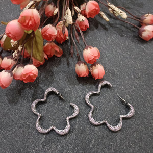PP6993 EARRING WAVE HOOPS