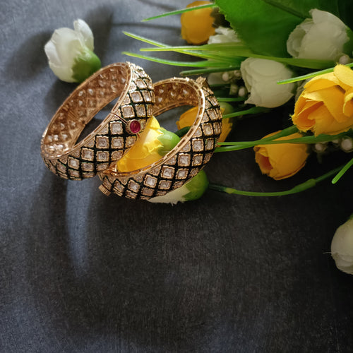 PP7139 BRACELET GREEN MEENA CRISS CROSS PAIR SIZE 2.2