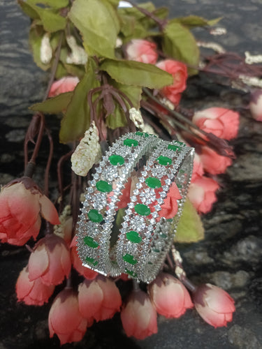 PP7235 BRACELET EMERALD CZ PAIR SIZE 2.2