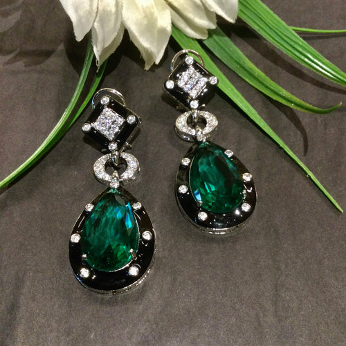 OP919 EARRING BLACK AND EMERALD OVAL DROP