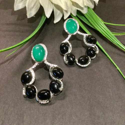 VD150 EARRINGS SMALL GREEN TOP WITH BLACK OUTLINE STONES
