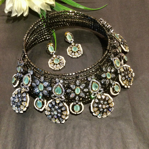 SG3770 WIRE CHOKER OXIDISED LIGHT GREEN WITH BIG PCE AND EARRINGS