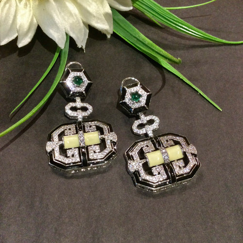 OP914 EARRING CZ CREAM AND GREEN LONG BLACK BORDER