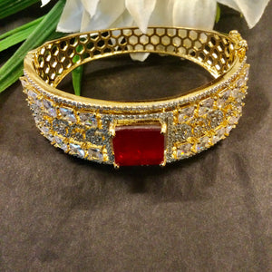 SG3678 BRACELET AD GOLD CUFF THICK RED CENTER STONE