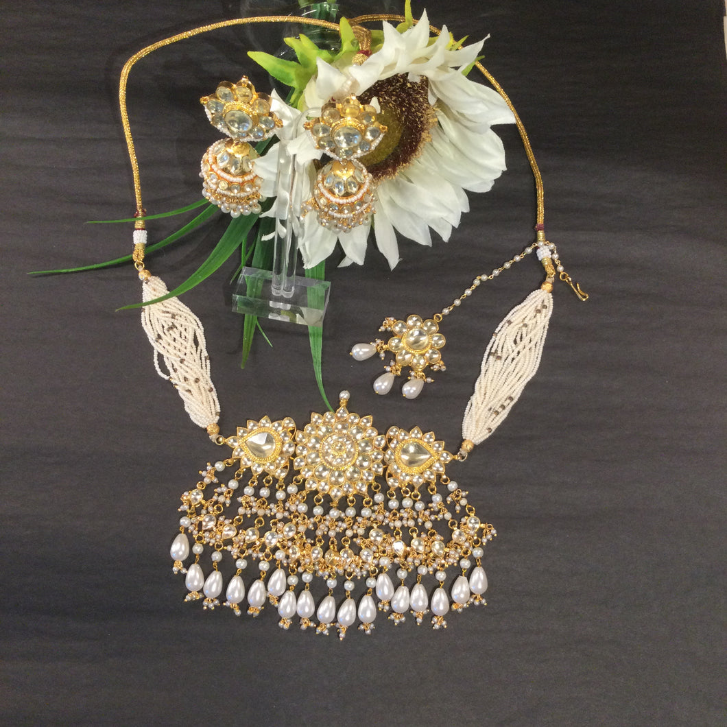 KJ293 LEGACY KUNDAN PEARL CHOKER SET WITH TIKKA