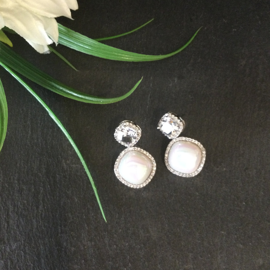 SG3288 EARRING PEARL STONE AND AD