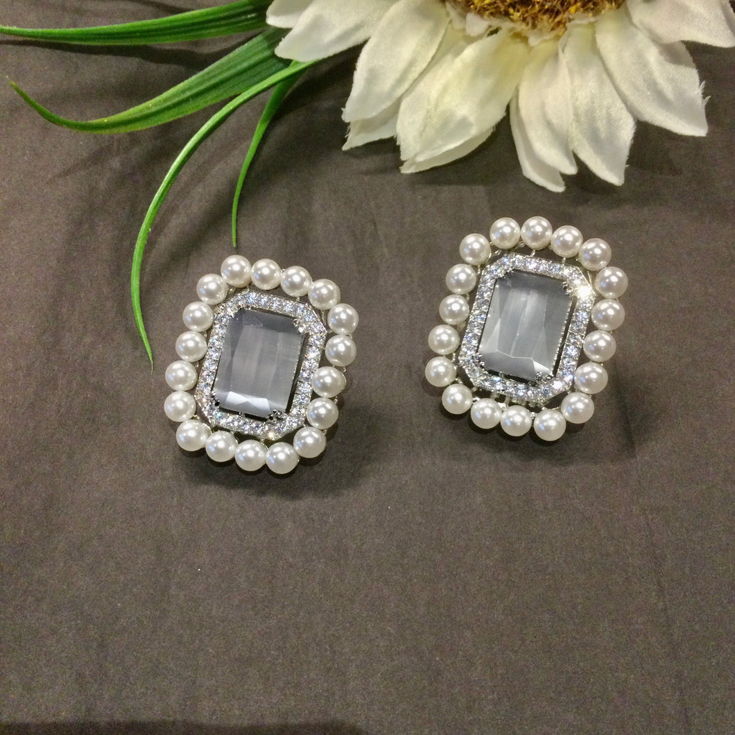 GA748 EARRING SQUARE GREY STUDS CZ PEARL OUTLINE